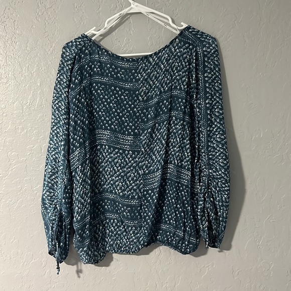 Lulu’s Top - Picture 2 of 4